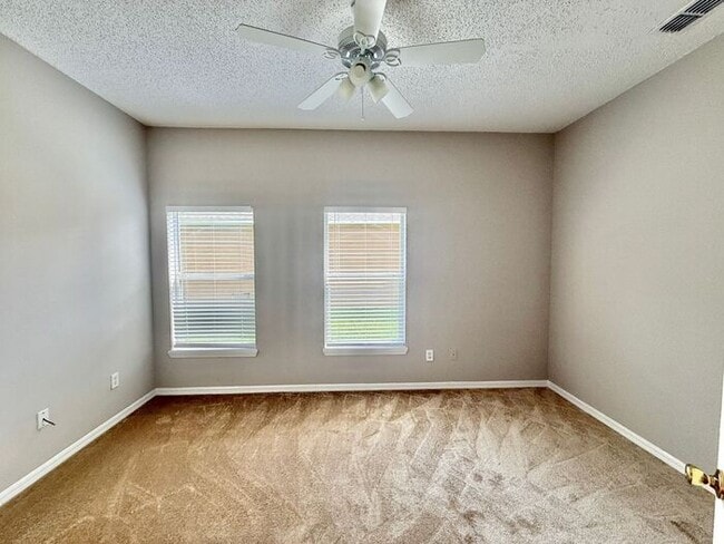 Building Photo - GREAT 3/2 HOME IN WATERSIDE SOUTHEAST ORLANDO