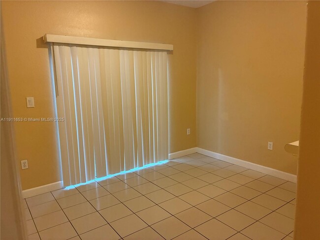 Building Photo - 1536 SE 25th St