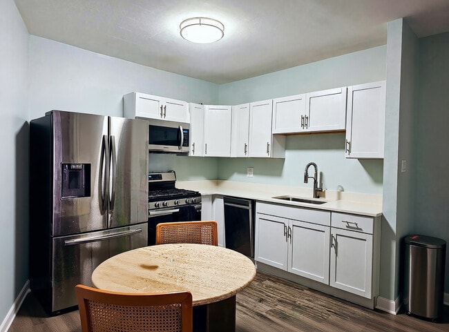 Building Photo - 4102 N Kedzie Ave