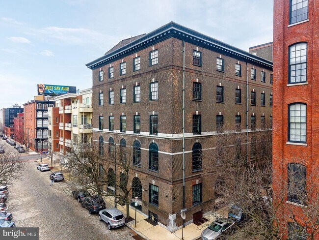 Building Photo - 303 Vine St