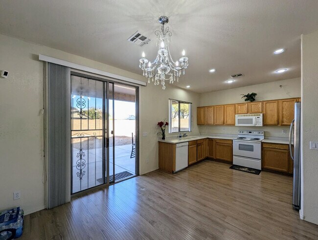 Building Photo - 5770 W Golden Ln