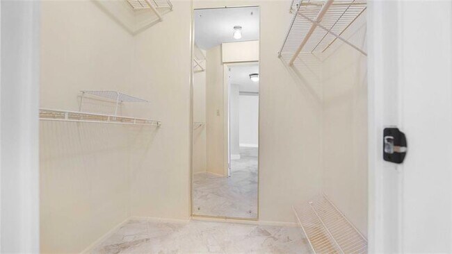 Building Photo - 4100 Galt Ocean Dr
