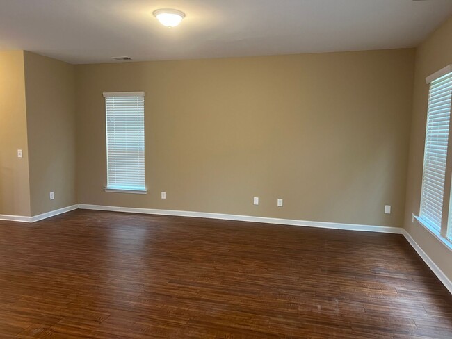 Building Photo - Move In Special! Half Off First Full Month...