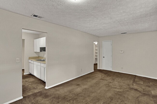Building Photo - 3 bedroom/ 1.5 bathroom home in Cedar Hill...