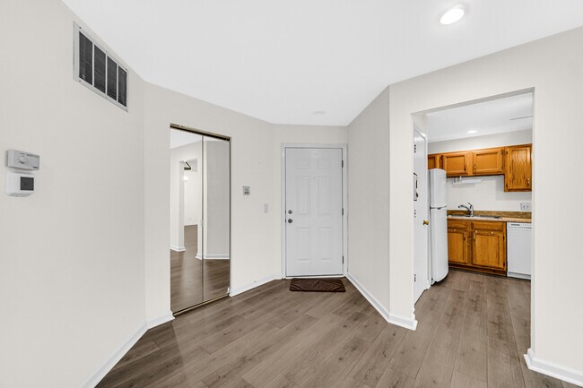 Building Photo - 12 Aberdeen Ct