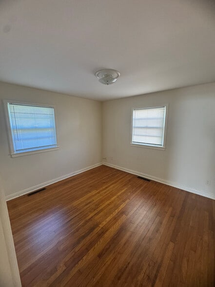 Building Photo - 405 Hampton Dr