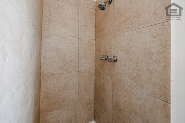 Building Photo - 3315