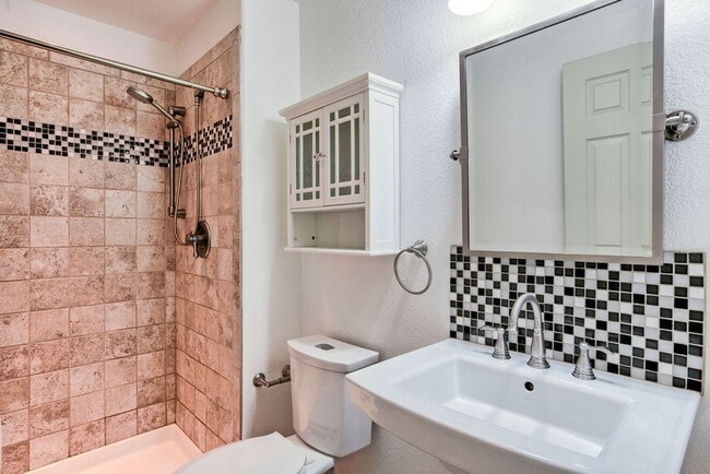 Building Photo - Absolutely Stunning 4 Bedroom Home in Mariana Butte