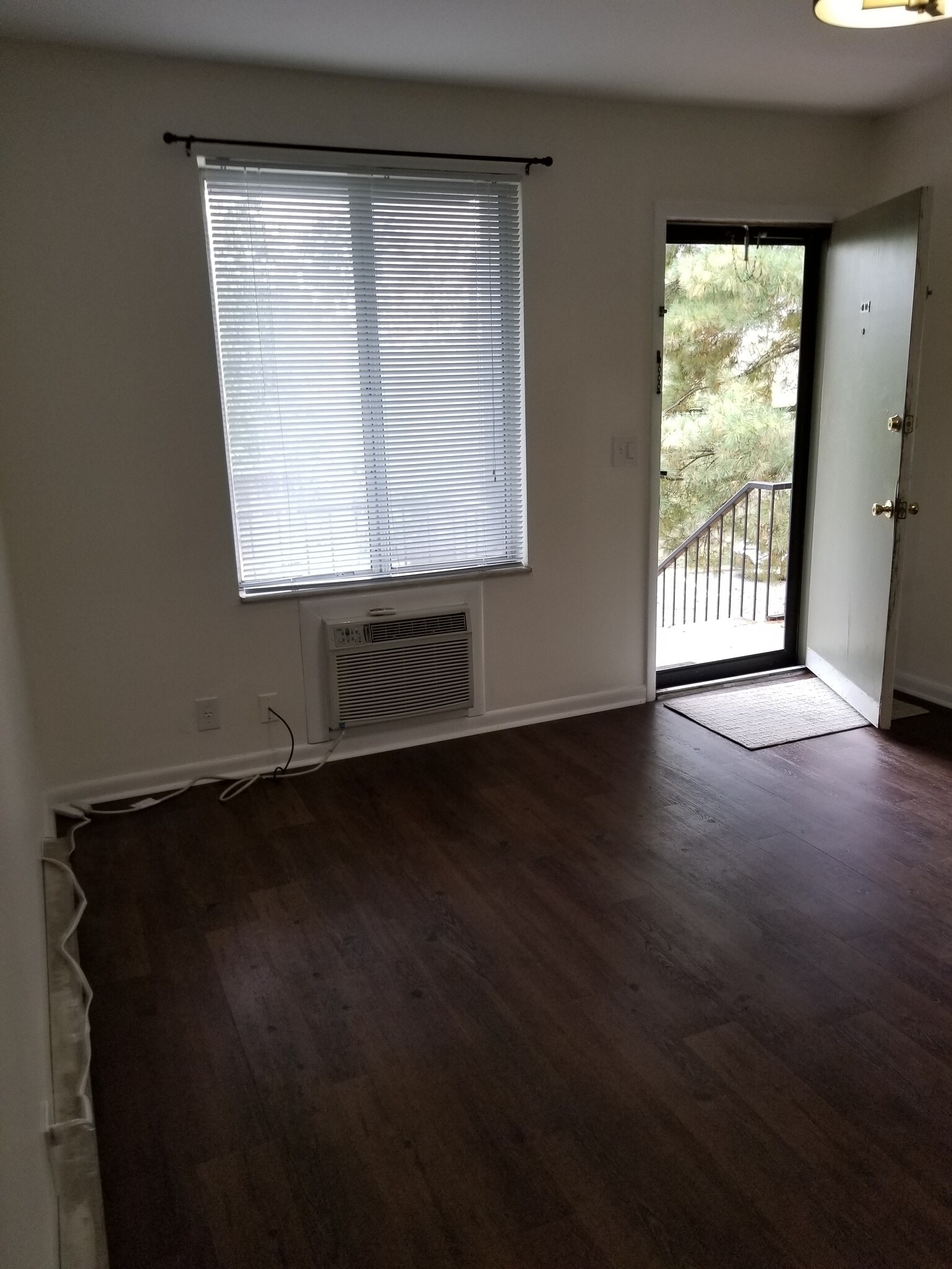 New door and hardwood floors - 2601 Hillsboro Pike