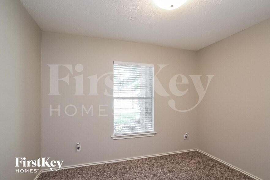 Building Photo - 6007 Weisinger Dr