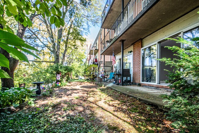 Building Photo - 5101 Carriage Way Dr