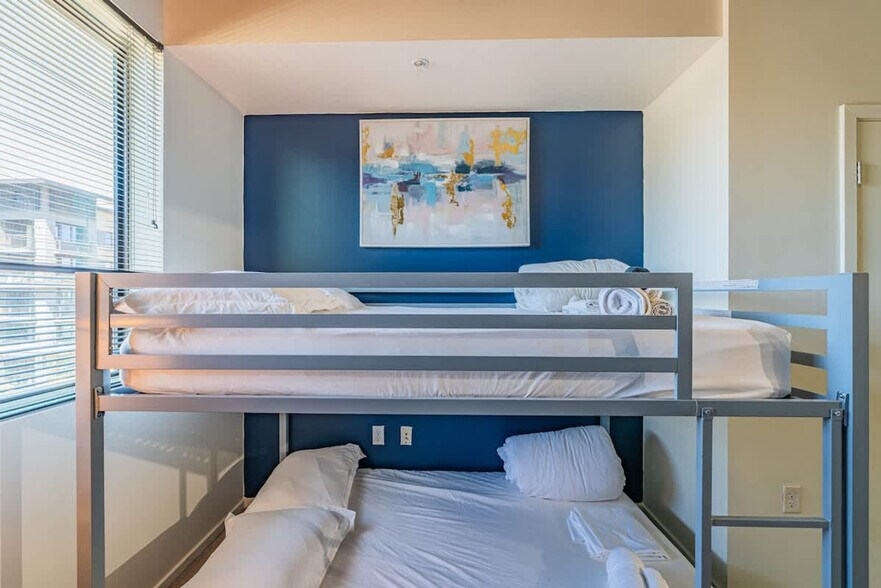 Building Photo - 333 E Roosevelt St