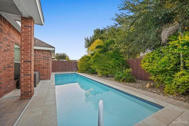 Building Photo - 23 W Arapaho Ave