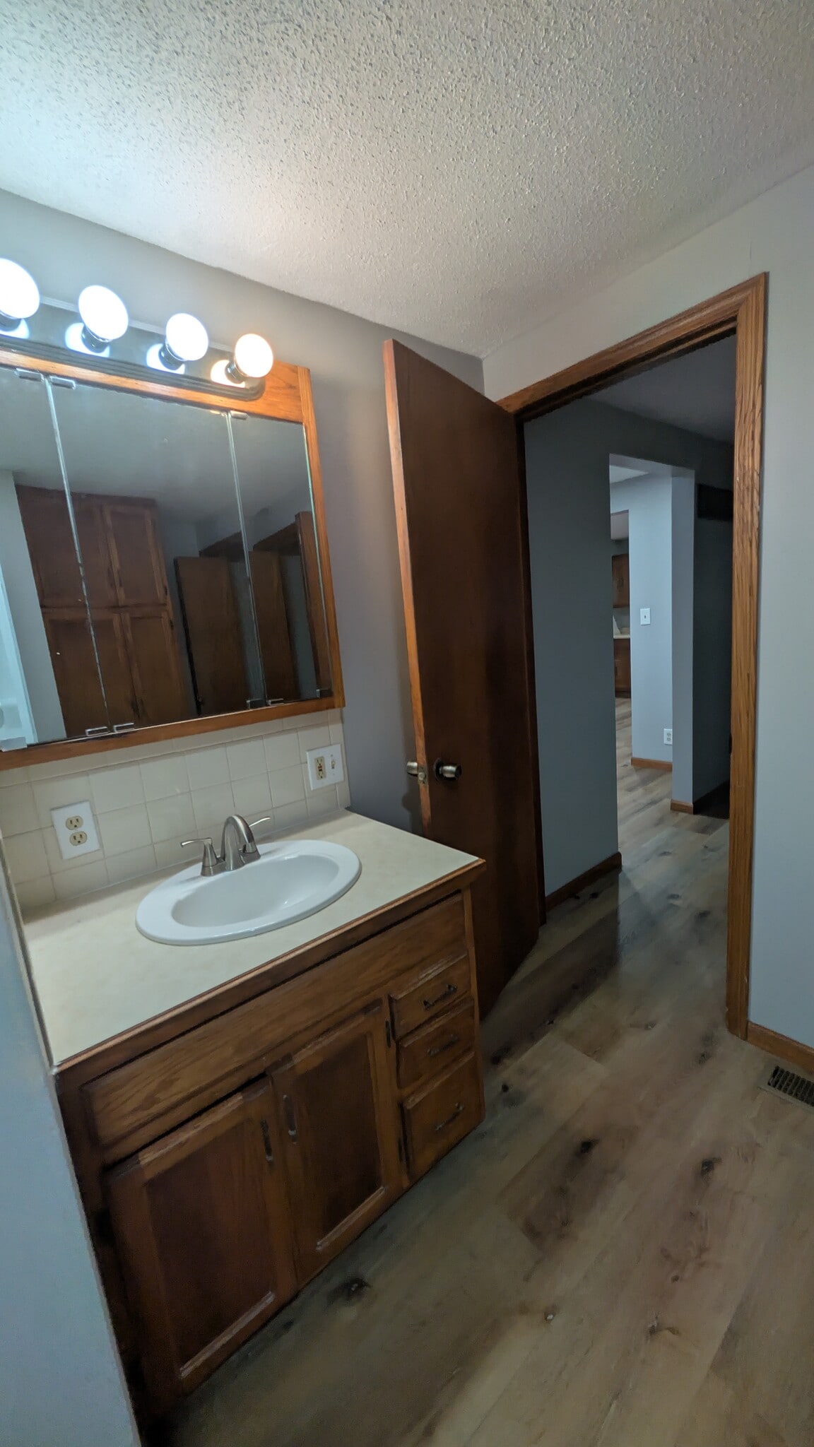 Building Photo - 1914 Hageman Ave