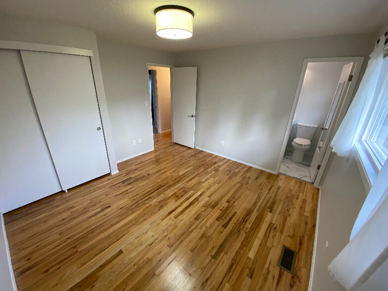 Building Photo - 10375 SW Johnson St