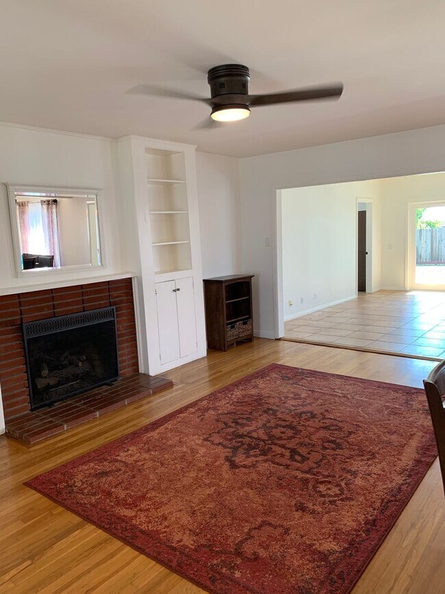 Building Photo - Spacious 3+3 Single Story Home w/ office -...