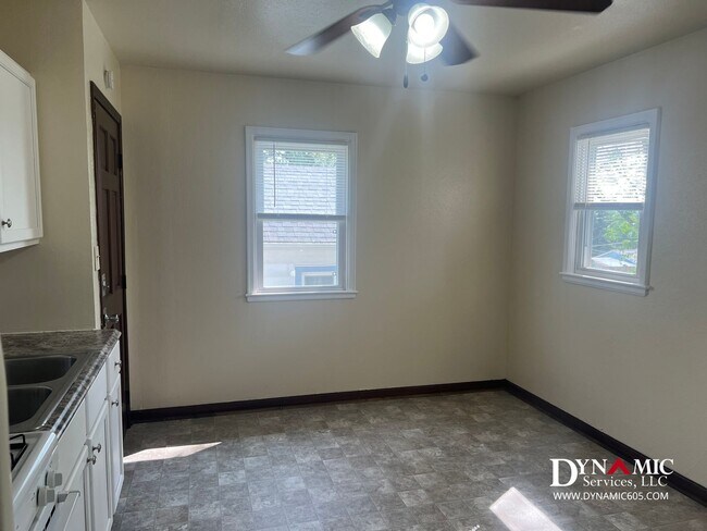 Building Photo - 403 S Wayland Ave