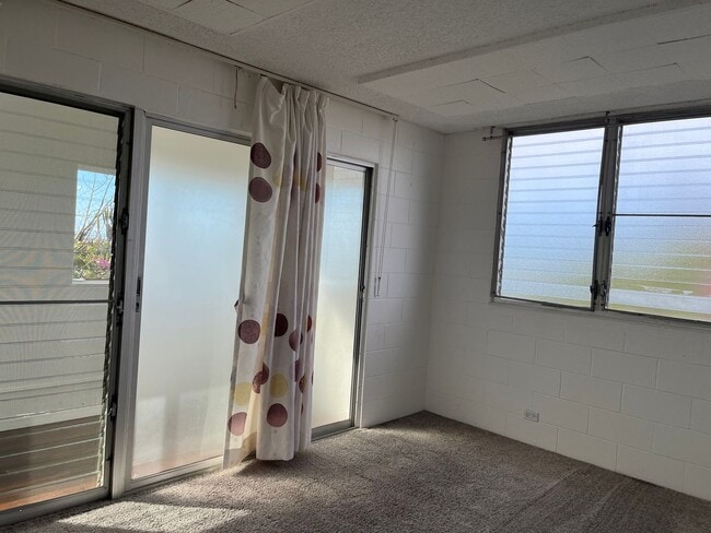 Building Photo - Salt Lake area - 2 bedroom, 1 bath unit with 1 parking - Avail Now!