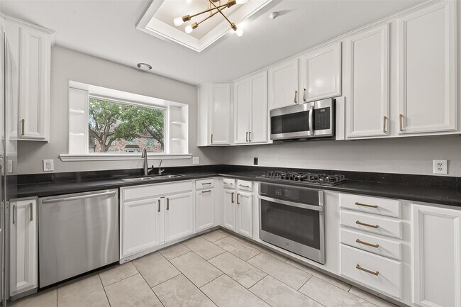 Building Photo - 707 Montclair Blvd