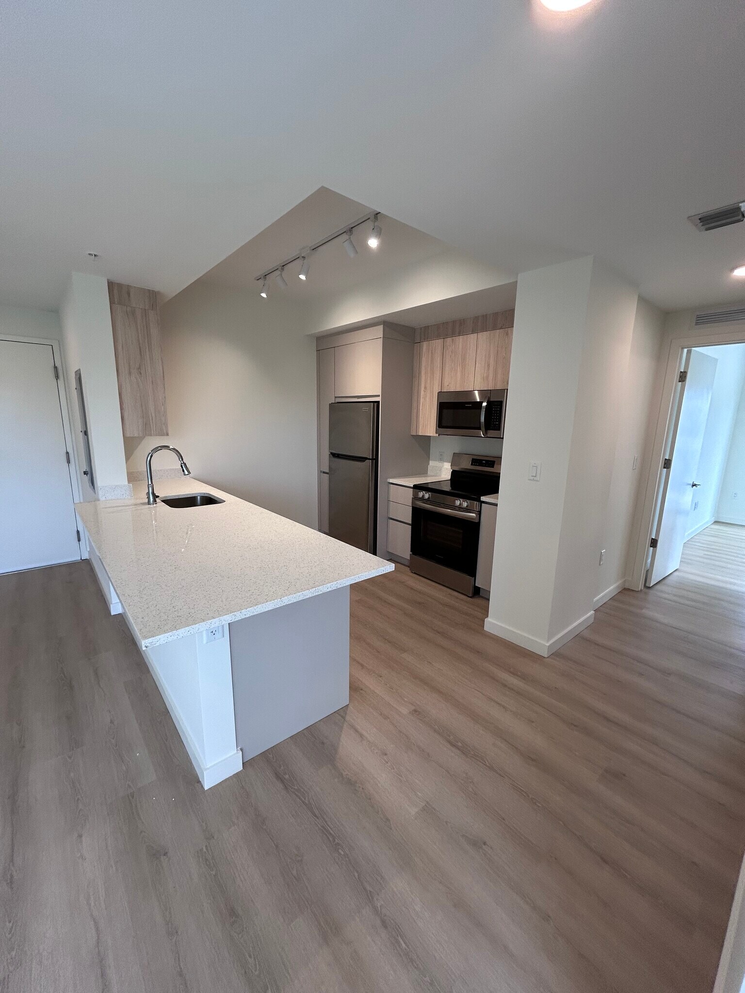 Building Photo - 915 18th Ave N