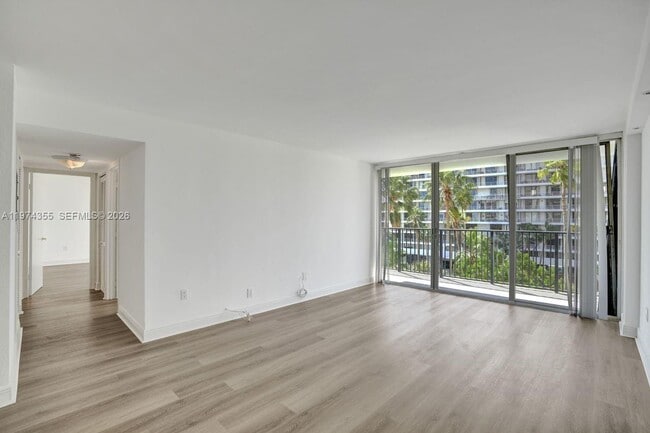 Building Photo - 1450 Brickell Bay Dr