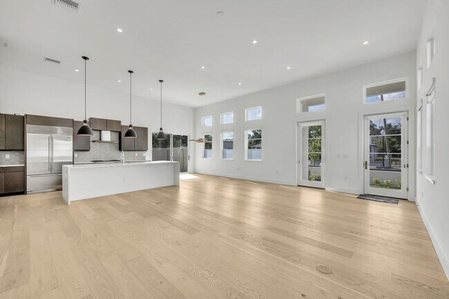 Building Photo - New Construction- walk to Park Avenue