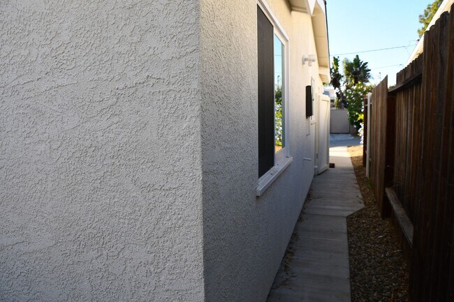 Building Photo - 316 N Parker St