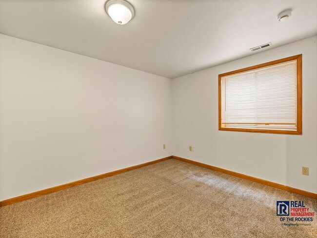 Building Photo - 4-Bed, 3-Bath Home - Maintenance-Free Living with Style!