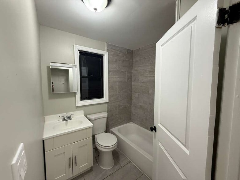 139 Wilkinson Ave 2R - 138 Wilkinson Ave