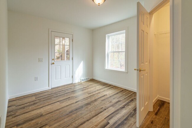 Building Photo - 172 Moffitt Rd