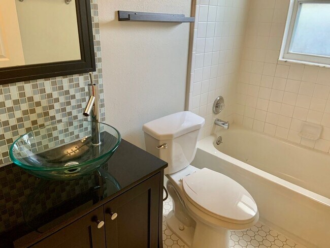 Building Photo - Longwood - 3 Bedroom, 2 Bathroom - $2,325.00