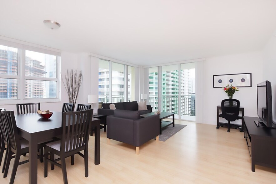 Building Photo - 1155 Brickell Bay Dr