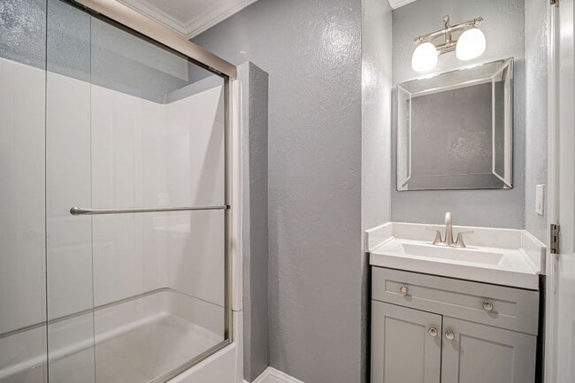 Building Photo - Charming 3BR/2BA Single Family Home for re...