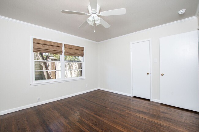 Building Photo - Renovated 3 Bed / 2 Bath Brick Home with 2-Car Garage & Fenced Yard in North Temple
