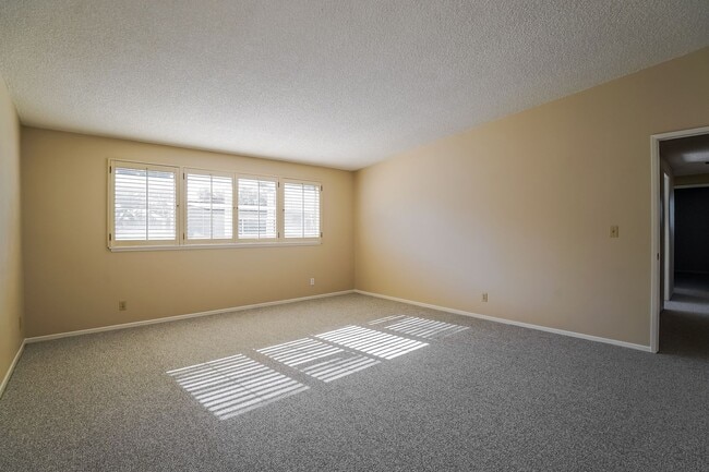 Building Photo - 10612 Rose Cir