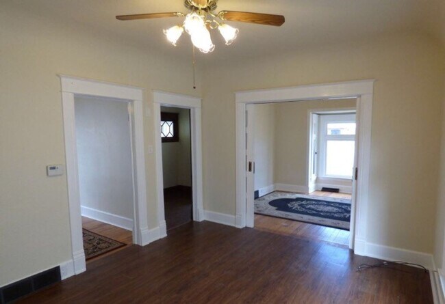 Building Photo - Charming 2 Bedroom Home with Bonus Room, Fenced Yard & Washer/Dryer
