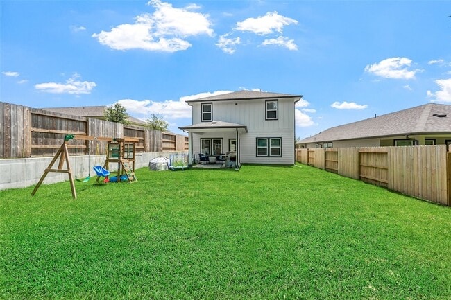 Building Photo - 18757 Timber Gln Dr