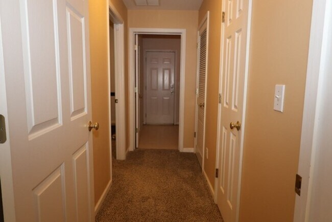 Building Photo - 3 Bedroom Townhome in the Heart of Dulth