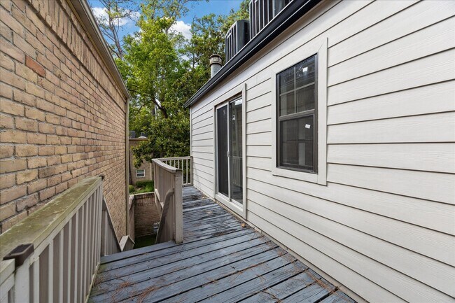 Building Photo - 201 Vanderpool Ln