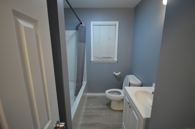 Building Photo - 28 Riverside Dr