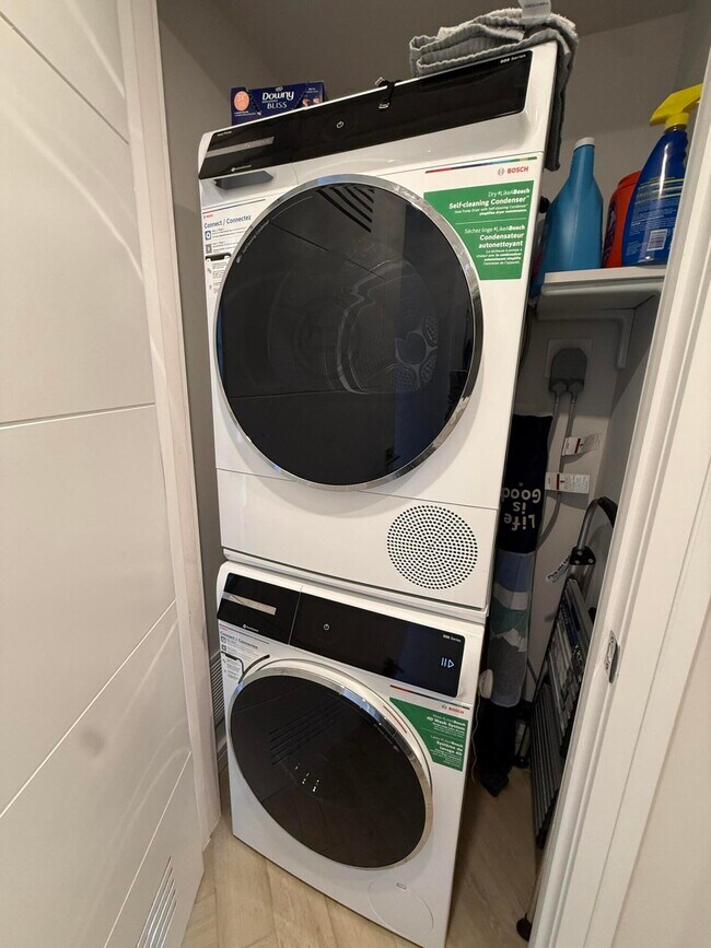 Building Photo - 200 W Camino Real