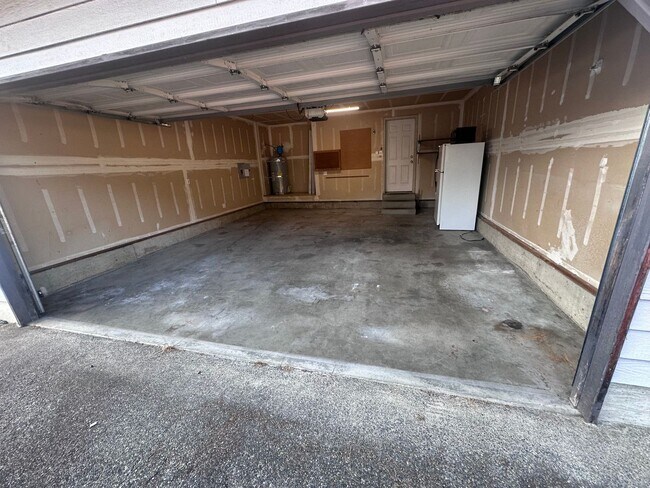 Building Photo - K74-LO Duplex