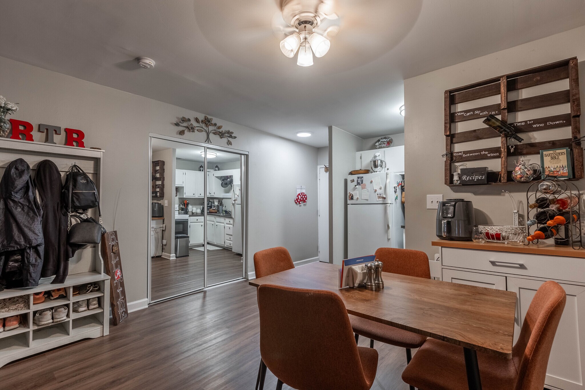 Building Photo - 607 W Wrightwood Ave