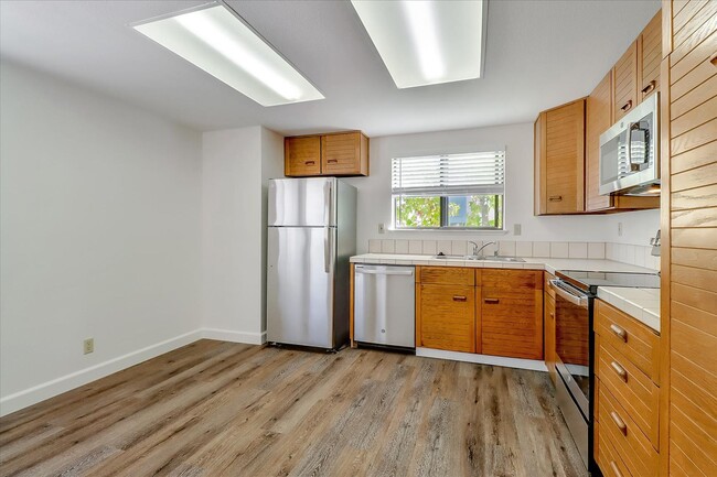 Building Photo - 2BR/2.5BA Home in Cupertino with High Ceil...