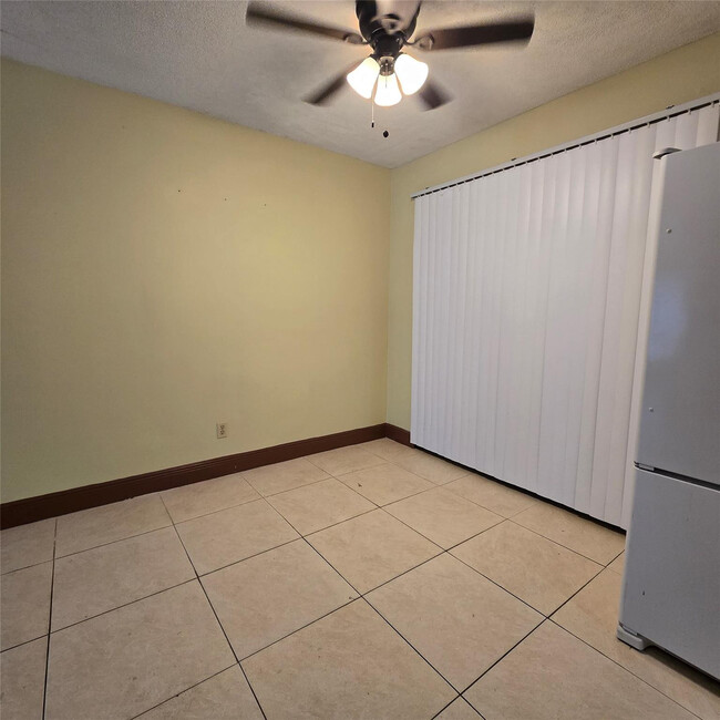 Building Photo - 4215 NW 52nd Ave