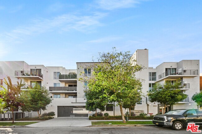 Building Photo - 5229 Willowcrest Ave