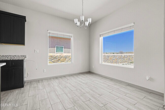 Building Photo - 12049 Hidden Gdns