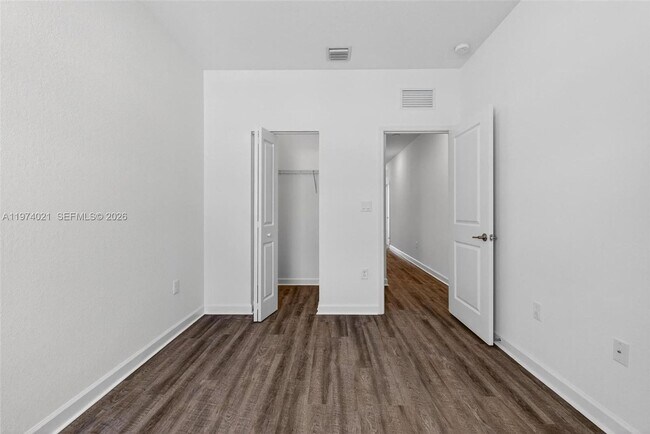 Building Photo - 2619 SE 11th St