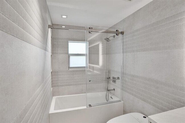 Building Photo - 2800 Banyan Blvd Cir NW