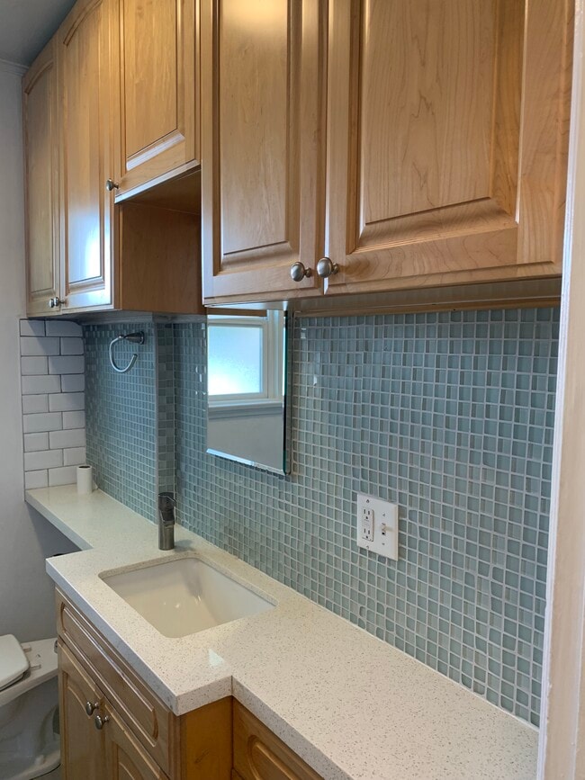 Building Photo - 416 N Doheny Dr